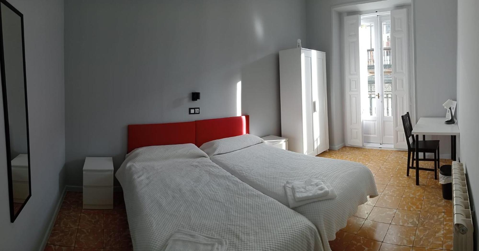 Hostal Yolanda Otel Madrid Dış mekan fotoğraf